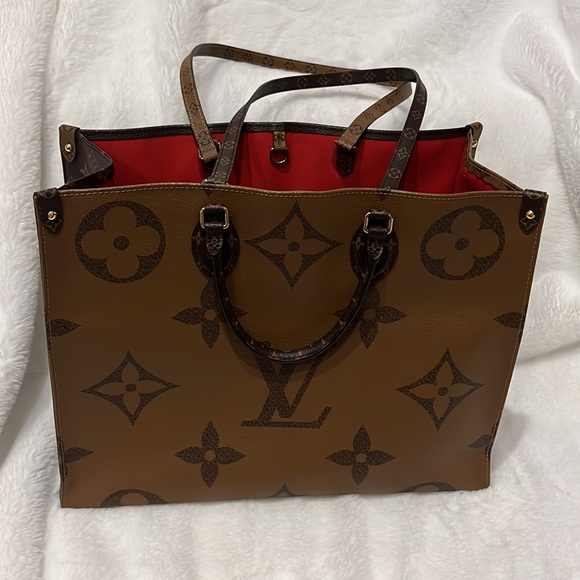 Louis Vuitton ( On The Go ) Tote - Picture 3 of 12